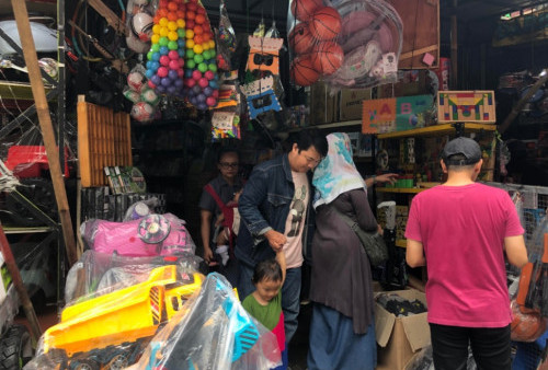 Pasar Gembrong Diserbu Anak-anak Pasca Lebaran, Harga Murah Meriah