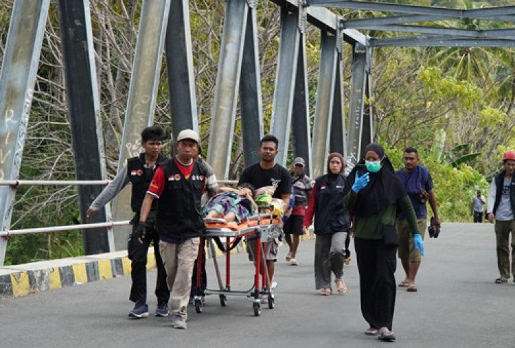 Akses Jalan Terputus akibat Gempa di Flores NTT, Dompet Dhuafa Evakuasi Ibu Hamil