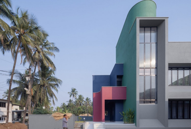 Lengkung dan Warna Berani Ubah Rumah di Mumbai Jadi Instalasi Arsitektur yang Artistik