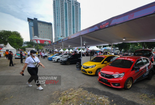 Sejumlah peserta pamer aksi kelincahan mobi dalam ajang Brio Slalom Challenge (BSC) 2022 seri ke-4 di Parkir Timur Delta Plaza Surabaya, Jawa Timur, Sabtu 10 September 2022. Brio Slalom Challenge (BSC) 2022 merupakan sebuah terobosan positif pabrikan mobil untuk memfasilitasi event slalom. Dalam event tersebut peserta wajib menggunakan kendaraan Honda Brio generasi kedua (CVT/MT) yang diproduksi oleh PT Honda Prospect Motor. Tercatat 80 peserta dalam even tersebut melakukan registrasi untuk berlaga di kelasnya. 