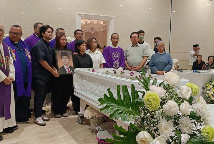 Warga Surabaya Kenang Pengabdian Adi Sutarwijono, Mulai dari Jurnalis Hingga Ketua DPRD