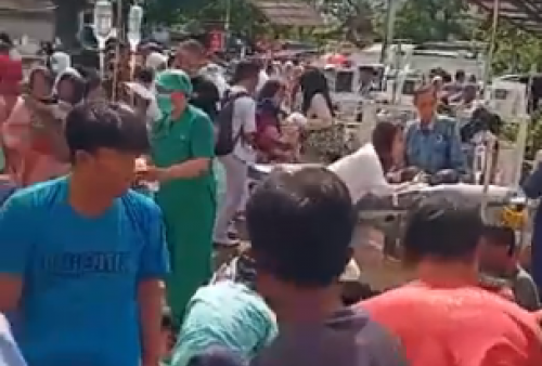 Mirisnya Dampak Gempa Cianjur, Video Pasien RS Tergeletak saat Dievakuasi Beredar!