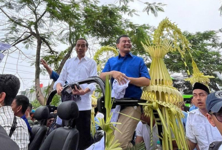 Makin Gahar, Jokowi Ikut Pawai Bareng Ahmad Luthfi Saat Kampanye di Purwokerto