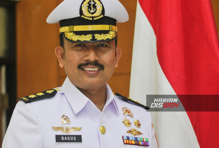 Perwira korps hukum TNI Angkatan Laut itu memiliki pengalaman panjang di bidang hukum militer dan peradilan. Kariernya ditempa melalui berbagai penugasan strategis, didukung latar belakang pendidikan hukum serta pendidikan Sekolah Staf dan Komando Angkatan Laut (Seskoal).
