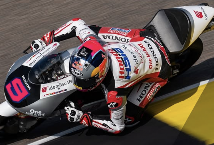 Dari P15 ke P9! Veda Ega Pratama Tunjukkan Mental Baja di Moto3 Inggris, Aoyama Angkat Topi Boeing 954 
