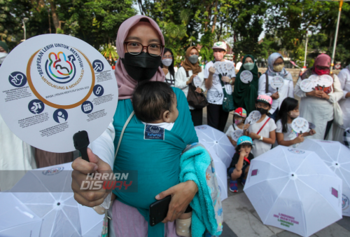 FOTO: Aksi Peringati Pekan Menyusui Sedunia di Surabaya