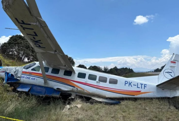 Pesawat Asian One Air Keluar Landasan di Bandara Bilorai Intan Jaya, Seluruh Penumpang Selamat
