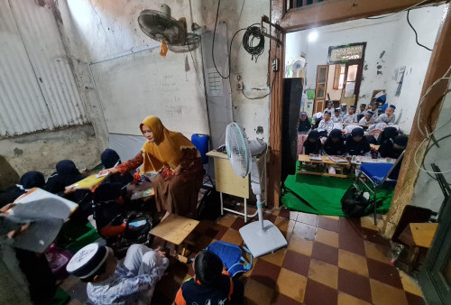 Siswa YPI Cokroaminito Surabaya Belajar di Rumah Warga, Wali Kota Eri Cahyadi Turun Tangan