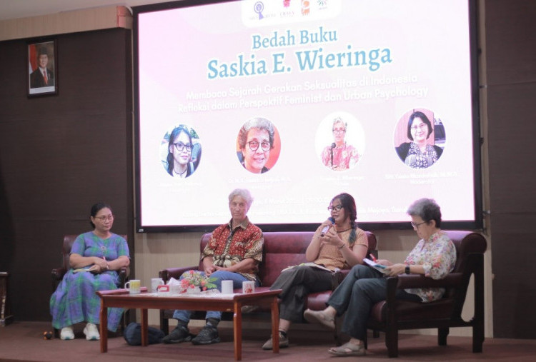 IWD Surabaya 2026: Savy Amira dan KGSK Ubaya Bahas Realita Gender bersama Saskia E. Wieringa