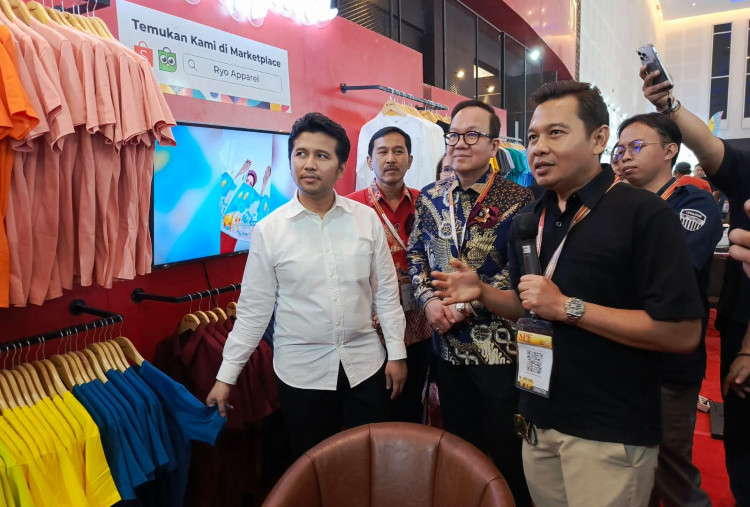 Teknologi Cetak Terkini Dipamerkan di SPE 2025, Emil Dardak: Industri Percetakan Tak Berhenti Berinovasi