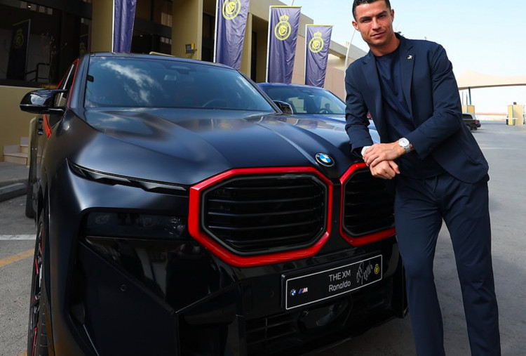 Pantas Betah di Al Nassr, Cristiano Ronaldo Dapat Mobil Mewah BMW XM Red Senilai Rp 2,7 Miliar Secara Gratis