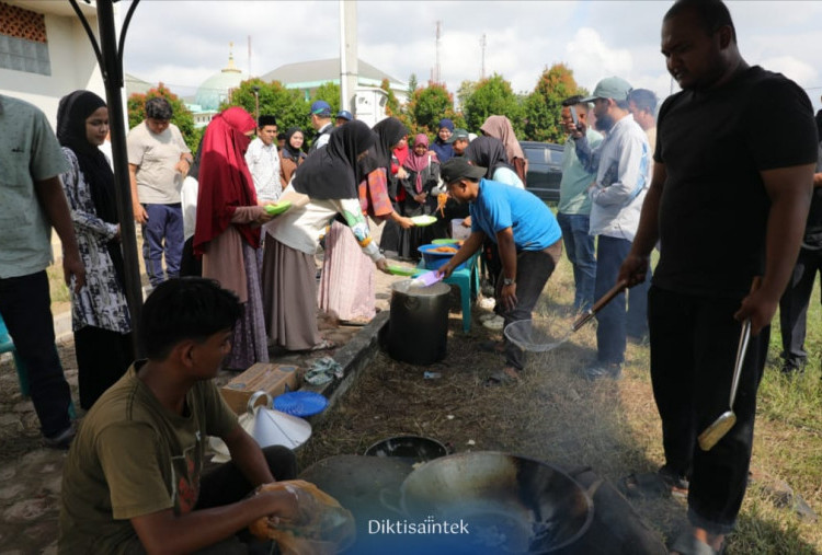 Kangen Kuliah! Kisah Mahasiswa Korban Banjir Aceh yang Bertahan Lewat Dapur Umum Kampus