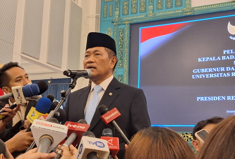 Gaji Donny Ermawan yang Rangkap Jabatan Gubernur URI dan Wamenhan, Akankah Dapat Penghasilan Dobel?