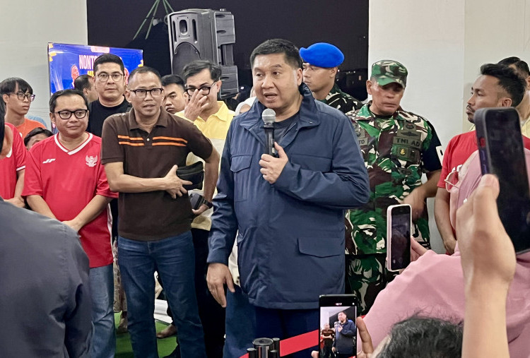 Nobar Inggris vs Prancis di Rusun Pasar Rumput, Menteri Ara Janjikan Fasilitas Olahraga Rp100 Juta