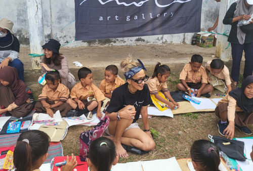 Impact Trip Kolaborasi Mola Art Gallery dan School Boat Indonesia (1): Mola Ajak 36 Siswa SD Inpres Kerora Asyik dalam Art Class