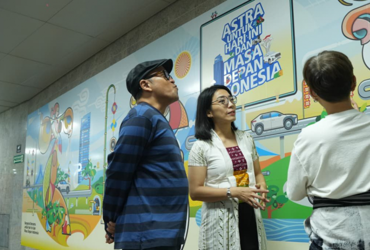 Astra Percantik Stasiun MRT Setiabudi Jelang HUT ke-69, Kolaborasi Bareng Seniman Jogja Indieguerillas