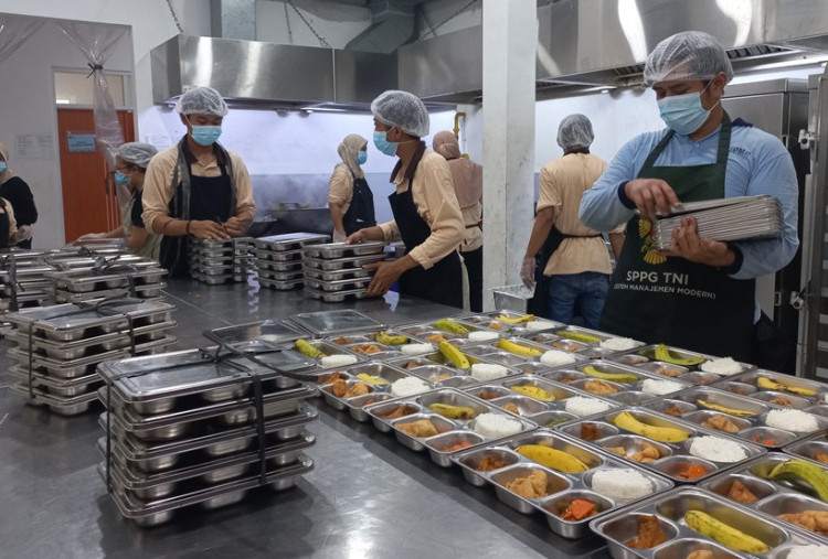 MBG Jadi Sorotan, Proses Produksi di SPPG Palmerah Jamin Makanan Steril dan Bebas Bakteri Hingga ke Meja Siswa