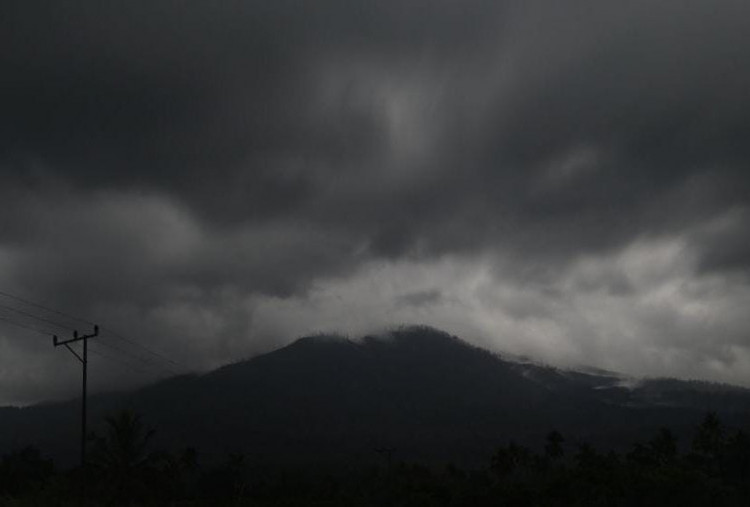 Aktivitas Gunung Lewotobi Laki-Laki di Level AWAS