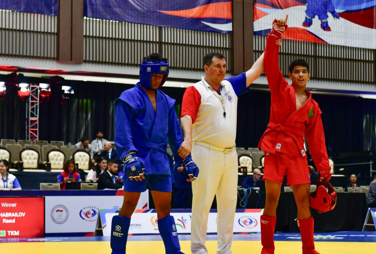 Handezka Vaktorias Persembahkan Medali Perunggu Pertama Indonesia di Kejuaraan Dunia Sambo 2025