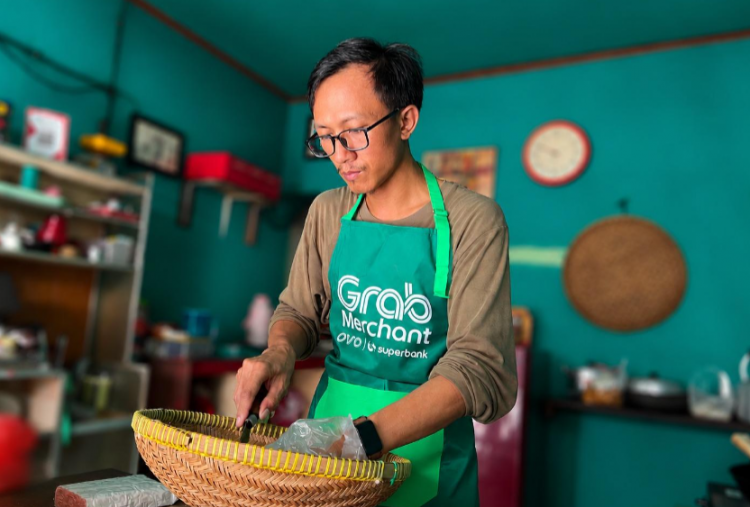 Berawal dari Pecel Keliling, Usaha Ibu Moris Bertahan 28 Tahun dan Kini Mulai Beradaptasi dengan AI