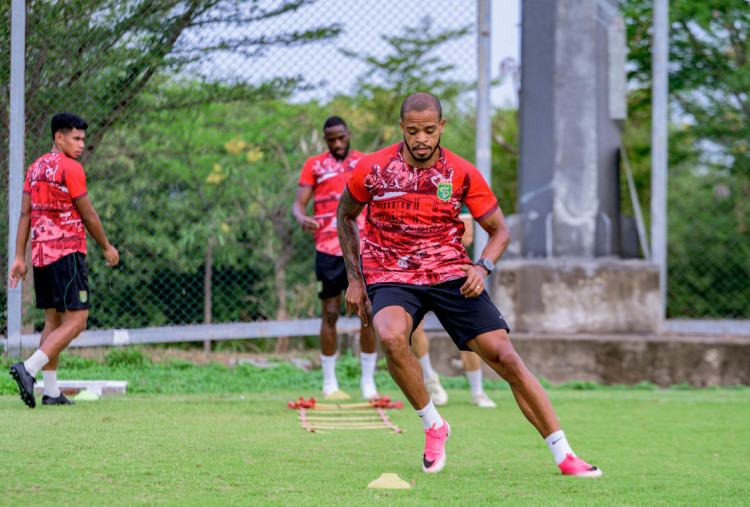 Persebaya Turunkan Alex Martins, Rivera, dan Saddil Jadi Starter Lawan Madura United