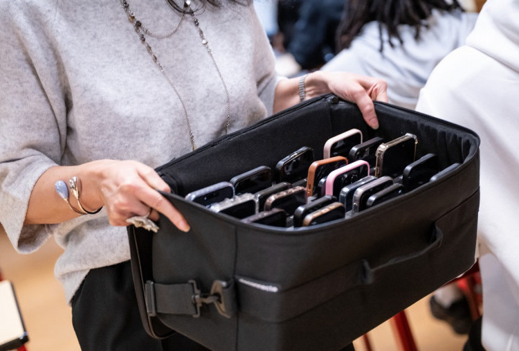 HP Mulai Dibatasi di Sekolah-Sekolah Banten per Februari 2026