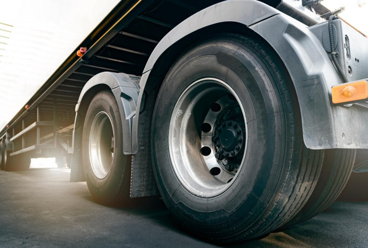 Inovasi Ban Truk Run Flat untuk Kendaraan Berat, Solusi Aman di Tengah Risiko Pecah Ban