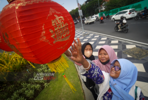 Hal tersebut sesuai keinginan Eri Cahyadi Wali Kota Surabaya. Sebelumnya, Eri mengatakan pemasangan pernak-pernik menjelang perayaan hari besar umat beragama ini wujud dari Surabaya sebagai kota toleransi.
