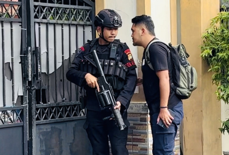 Tegang! Kondisi Terkini SMAN 72 Jakarta Pasca Ledakan, Dijaga Personel Brimob Bersenjata