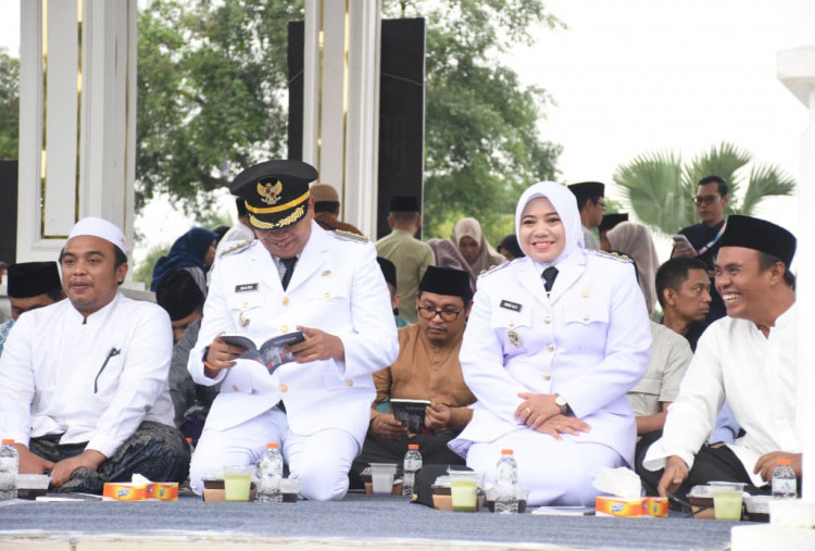 Rayakan Satu Tahun Kepemimpinan, Bupati dan Wakil Bupati Situbondo Buka Puasa Bareng Masyarakat di Alun-Alun