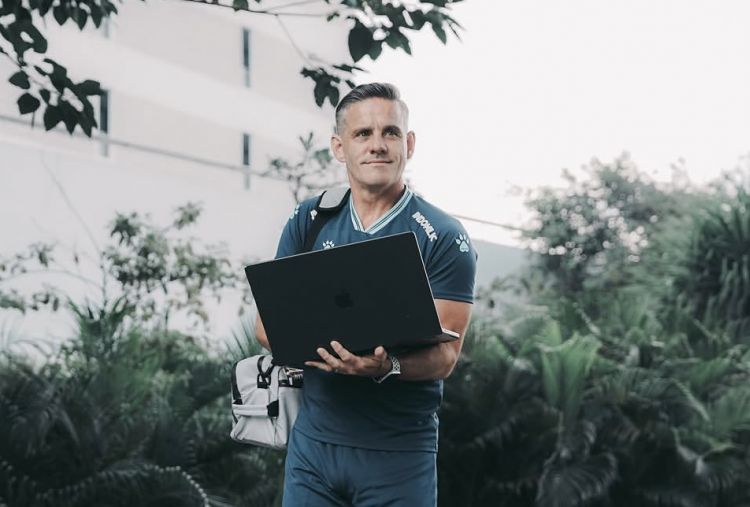 Herdman Pasang Target Tinggi, Pelatih ke-11 Timnas Indonesia Bidik Juara di Piala AFF 2026 Tanpa Luke Vickery