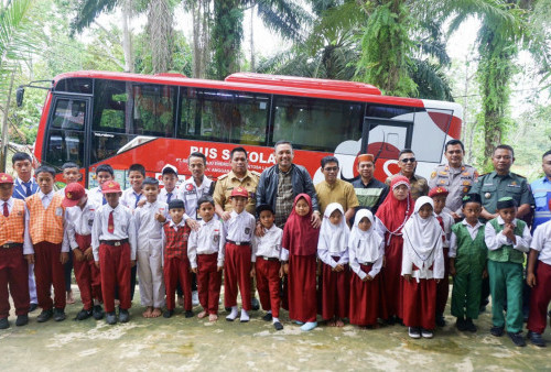Peduli Pendidikan, Tiga Perusahaan Ini Berikan Bus Sekolah untuk Warga Desa Batuah