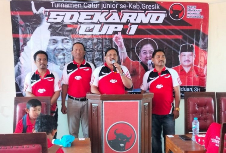 DPC PDIP Gresik Meriahkan Bulan Bung Karno dengan Aksi Sosial, Turnamen Catur, dan Ziarah ke Makam Sang Proklamator