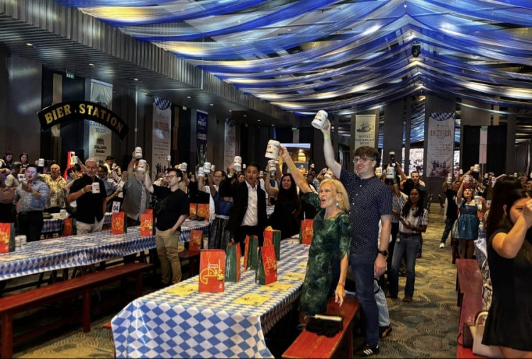 Semarak Oktoberfest ke-11 di DoubleTree Surabaya, Ada Yodeling dan Dansa Waltz Khas Jerman