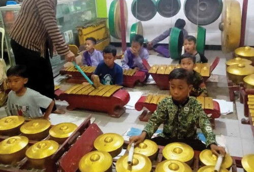 Dengan Sanggar Karno Laras, Bedjo Santoso Gratiskan Anak-anak Dusun yang Mau Mencintai Budaya