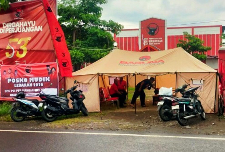 Posko Mudik Lebaran DPC PDIP Nganjuk Layani Pejuang Rindu Kampung Halaman