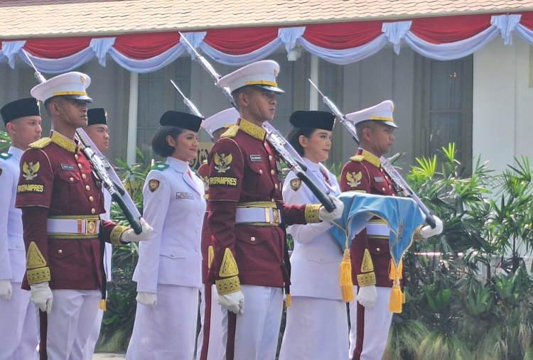 Air Mata Haru Celina di Istana, Pelajar SMK Pontianak yang Dipercaya Bawa Baki Paskibraka 2026
