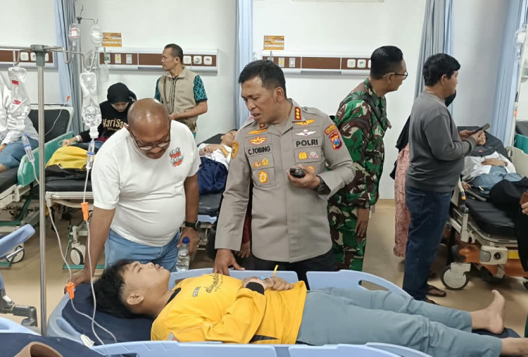 Kapolresta Sidoarjo Cek Ratusan Santri Ponpes Manbaul Hikam yang Sakit Usai Santap MBG