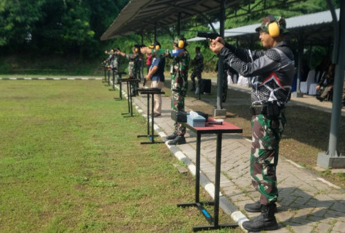 Prajurit Wing Udara 2 Puspenerbal Asah Kemampuan Menembak