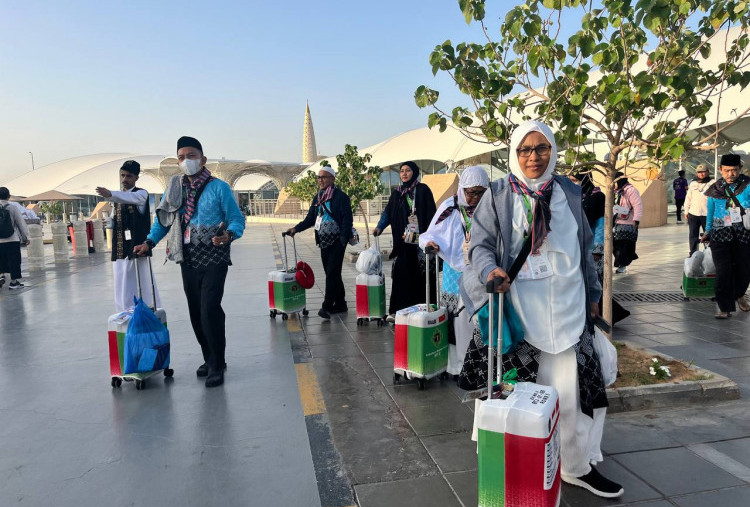 Kloter Pertama Jemaah Haji Aceh Mendarat di Madinah, 68 Lansia Disambut Hangat