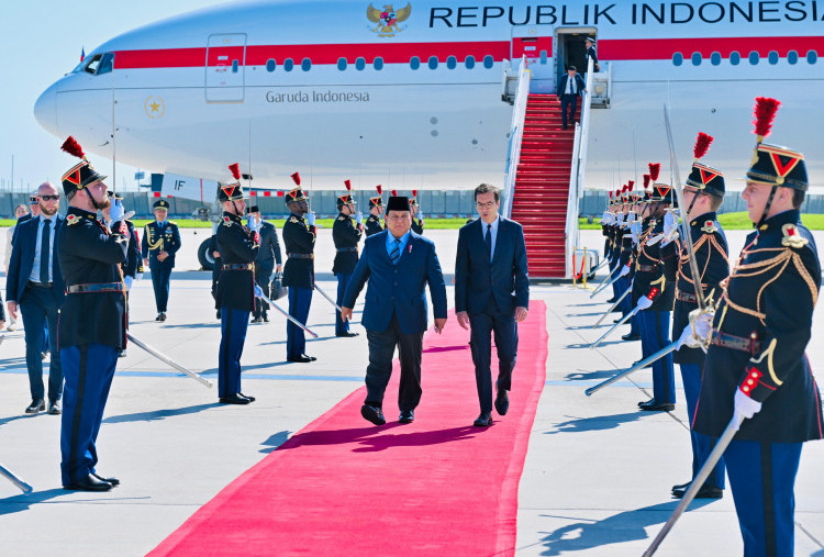 Presiden Berangkat Kunker ke Prancis, Salat Iduladha di Paris 