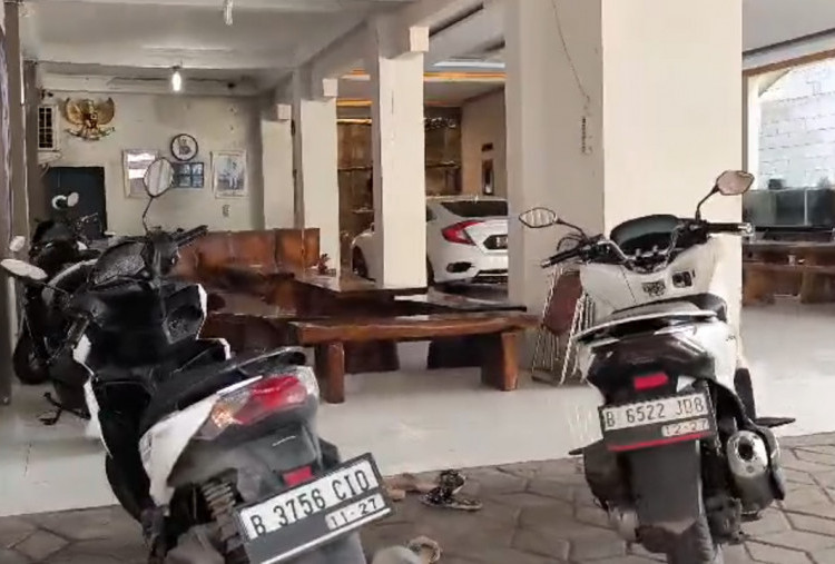 Deretan Koleksi Mobil Mewah Kades Kohod Disebut Mirip Showroom