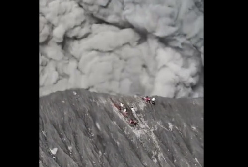 Nasib Belasan Pendaki yang Upacara Bendera HUT RI Saat Gunung Dukono Erupsi