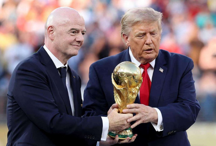 Donald Trump Bela Infantino, UEFA dan AFC Tetap Desak Presiden FIFA Mundur