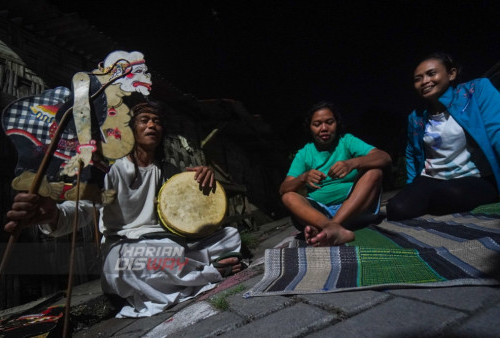 Dalam belusukannya, Ki Ompong Soedarsono membawakan sejumlah wayang antara lain, wayang kulit, wayang golek serta wayang kertas. Tidak hanya itu saja, sang dalang selain membawa wayang dia juga membawa sejumlah alat musik, antara lain gendang terbang dan peluwit.