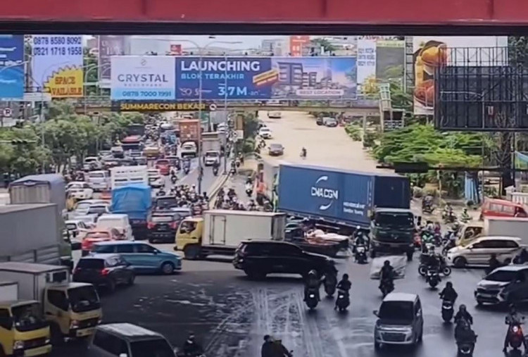 Kondisi Terkini Banjir Kota Bekasi Mulai Surut, Warga Menunggu untuk Evakuasi