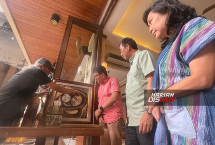 Kegiatan ini menghadirkan pelaku UMKM binaan sebagai narasumber untuk berbagi pengalaman serta memperkenalkan inovasi produk berbasis limbah kepada peserta.