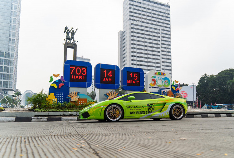 Warna-warni Konvoi Mobil Sport Supercar dan Truk LED Ramaikan Jalanan Jakarta