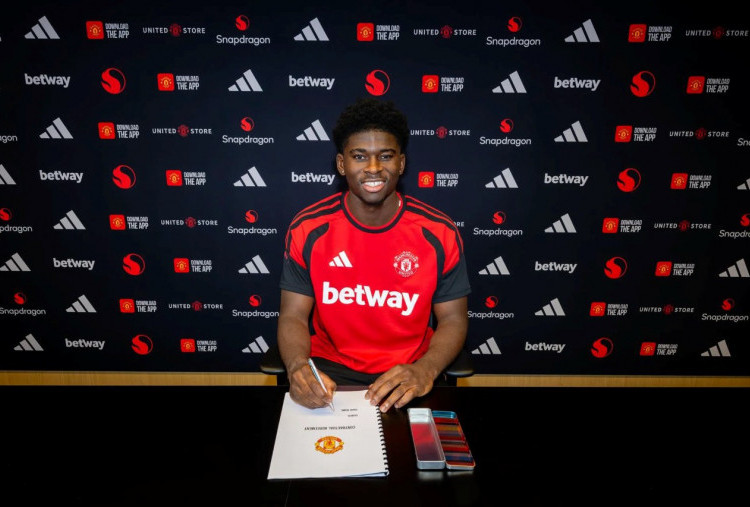 Carlos Baleba Resmi ke Man United, Kontrak 5 Tahun di Old Trafford
