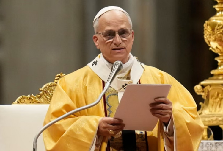 Pesan Damai Natal Paus Leo saat Pimpin Misa Pertama: Menolak Orang Miskin Sama Artinya Menolak Tuhan